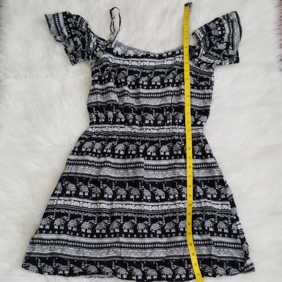 H & M Coachella elephant print dress. Size 6 - Picture 8 of 8